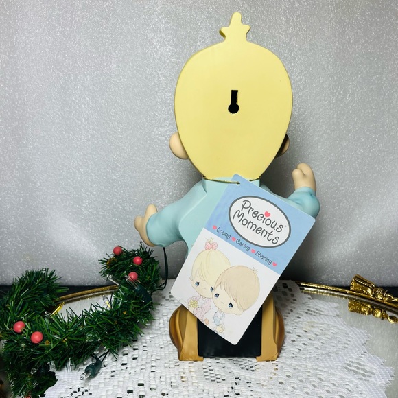Precious Moments Large Holiday Boy With light up Wreath - Picture 7 of 9